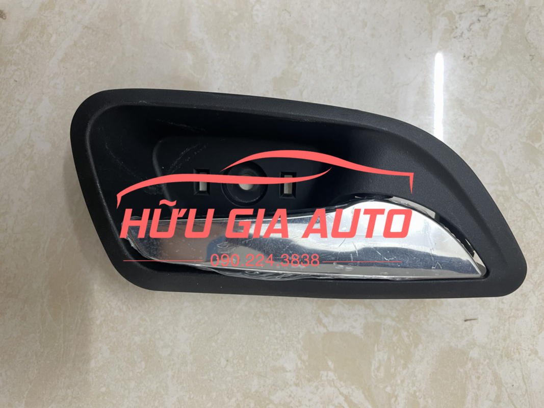 Việc thay thế tay mở trong Daewoo Magnus kịp thời không chỉ giúp duy trì sự tiện lợi và thoải mái khi sử dụng xe