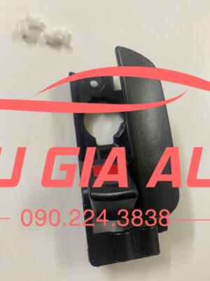 TAY MỞ CỬA TRONG TRƯỚC TRÁI HYUNDAI VERNA, ACCENT 2 z7057264090421 5aa85f3702e685a1c982d61945f69193
